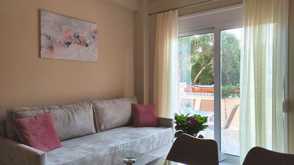 Apartemen Superior | Area keluarga | Smart TV 31-inci dengan saluran TV satelit, TV, dan Netflix