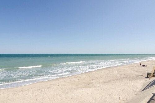 3 Bedroom Condo in Ocean Dunes steps to Rec Center