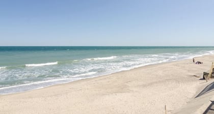 3 Bedroom Condo in Ocean Dunes steps to Rec Center