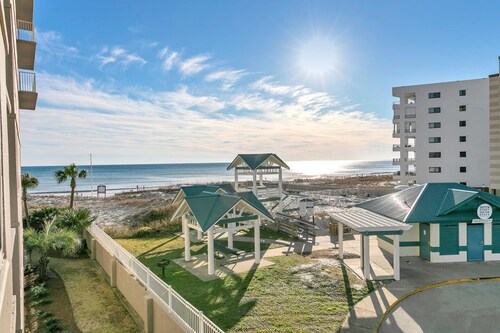 Gulf Front 2 Bed 2 Bath Sleeps 6~Perfect Sunsets~Free Passes to Excursions