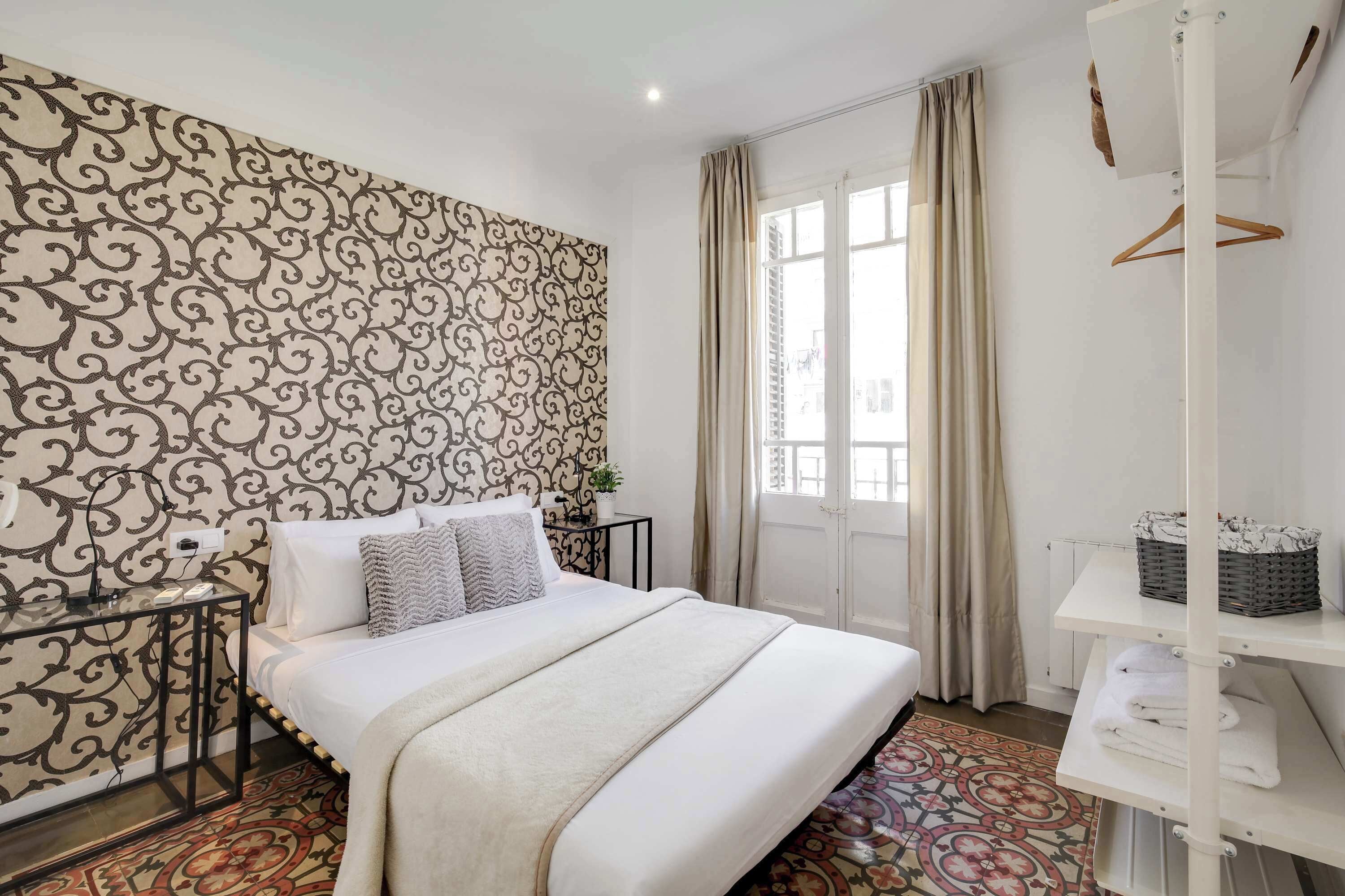 4 bedrooms, desk, iron/ironing board, WiFi
