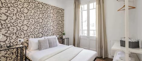 4 Schlafzimmer, Schreibtisch, Bügeleisen/Bügelbrett, WLAN