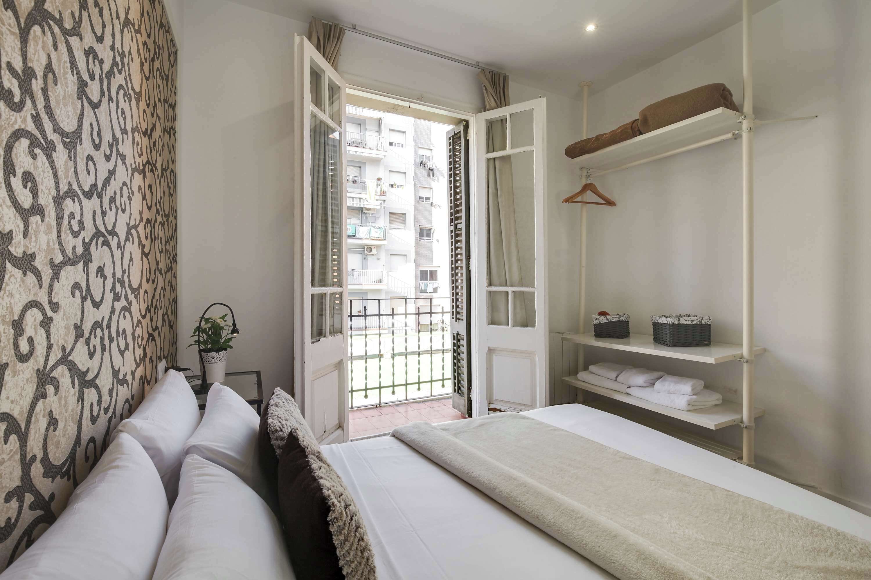 4 bedrooms, desk, iron/ironing board, WiFi