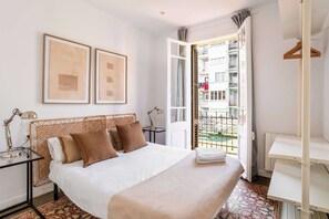 4 Schlafzimmer, Schreibtisch, Bügeleisen/Bügelbrett, WLAN