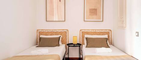 2 Schlafzimmer, Schreibtisch, Bügeleisen/Bügelbrett, WLAN