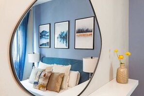 2 soverom, skrivebord, strykejern/-brett og wi-fi