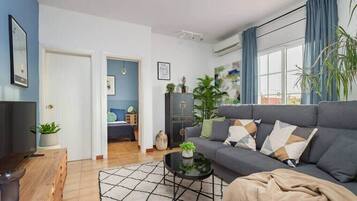 Een televisie en een kantoor