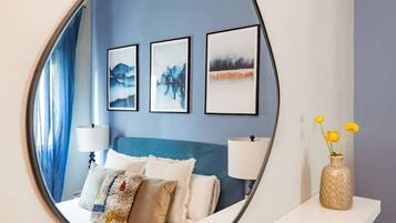 2 slaapkamers, een bureau, een strijkplank/strijkijzer, wifi