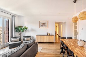 Unclassified image, 5 of 29, button