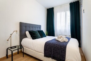 4 bedrooms, desk, iron/ironing board, WiFi