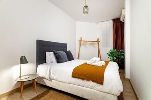 4 Schlafzimmer, Schreibtisch, Bügeleisen/Bügelbrett, WLAN