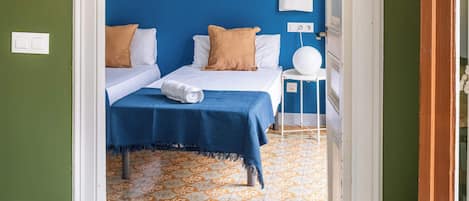 7 bedrooms, desk, iron/ironing board, WiFi