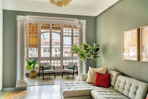 Televisión y oficina 