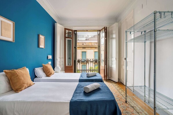 7 bedrooms, desk, iron/ironing board, WiFi