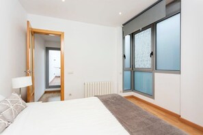 4 soverom, skrivebord, strykejern/-brett og wi-fi