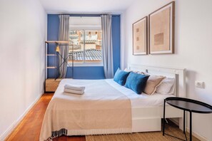 4 Schlafzimmer, Schreibtisch, Bügeleisen/Bügelbrett, WLAN