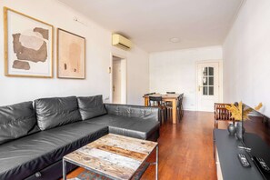 TV, offices - 4-bedroom Apartment in Sagrada Familia! (Barcelona)