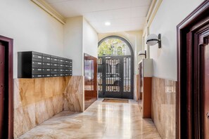 Interior - Modernist and Comfortable flat - Casa de Flor (Barcelona)