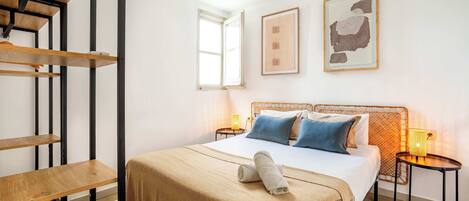 2 Schlafzimmer, Schreibtisch, Bügeleisen/Bügelbrett, WLAN