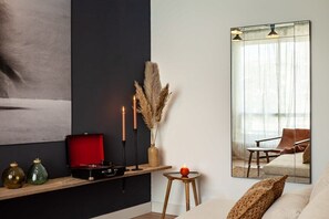 TV, offices - Plaza Catalunya cozy 4 Bedroom for Families (Barcelona)