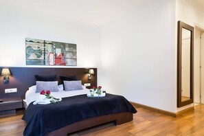 4 Schlafzimmer, Schreibtisch, Bügeleisen/Bügelbrett, WLAN