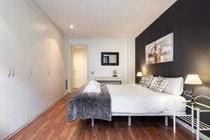 3 bedrooms, desk, iron/ironing board, WiFi