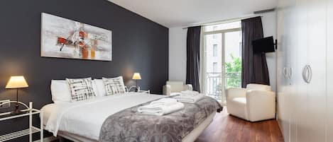 3 slaapkamers, een bureau, een strijkplank/strijkijzer, wifi