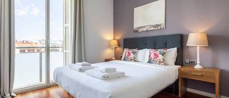 2 Schlafzimmer, Schreibtisch, BĂŒgeleisen/BĂŒgelbrett, WLAN