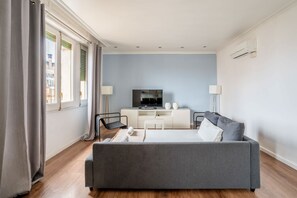 Unclassified image, 4 of 25, button