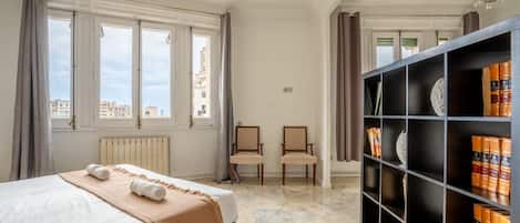 5 bedrooms, desk, iron/ironing board, WiFi