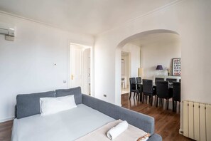 Interior - Pl Catalunya|Amazing  5Bd apartment for 14 guests (Barcelona)