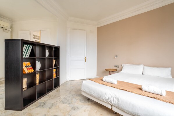 Unclassified image, 1 of 25, button