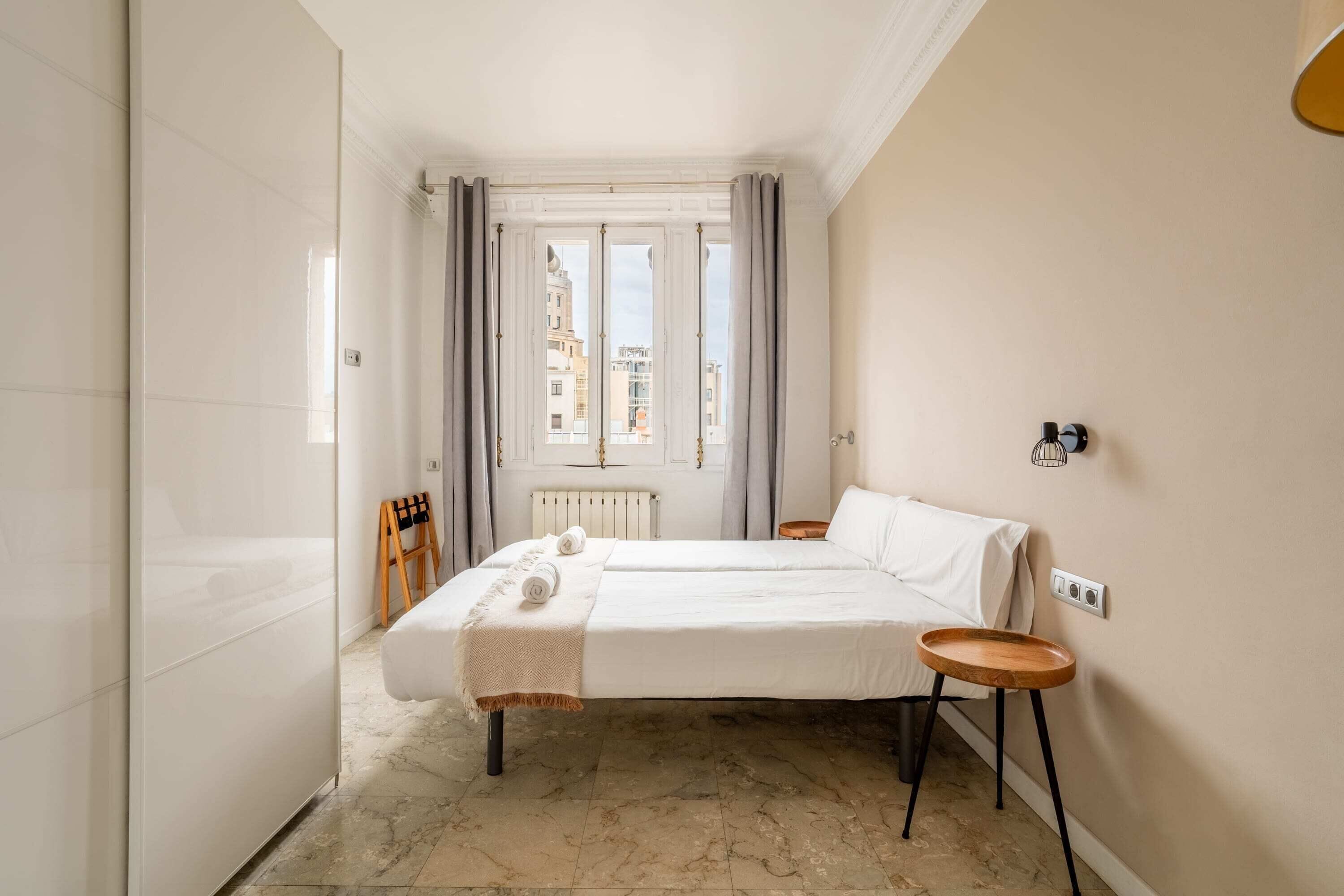 5 bedrooms, desk, iron/ironing board, WiFi