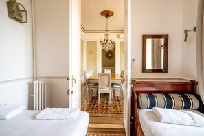 5 bedrooms, desk, iron/ironing board, WiFi