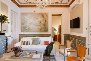 Unclassified image, 5 of 40, button