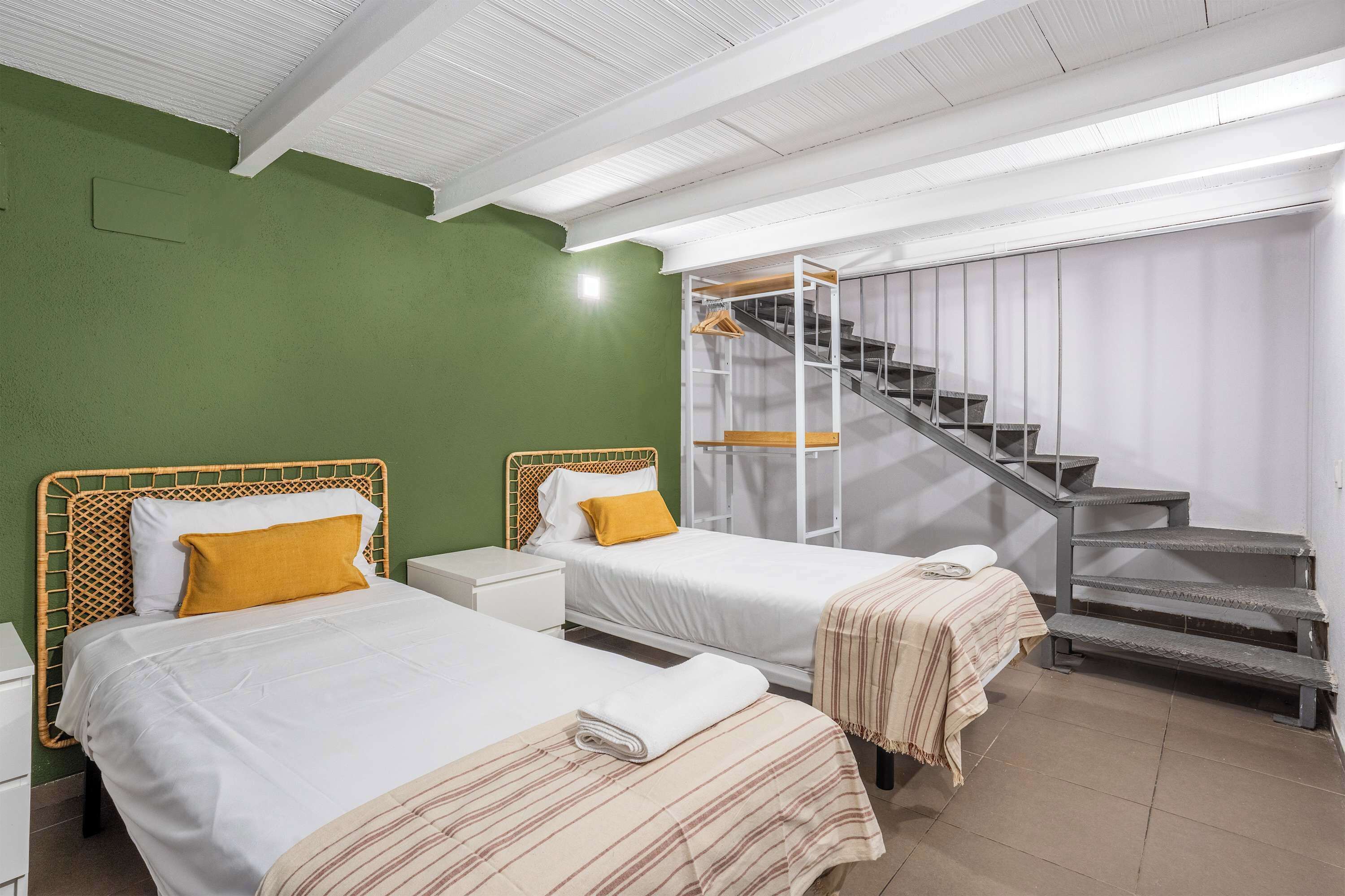 4 dormitorios, escritorio, tabla de planchar con plancha y wifi