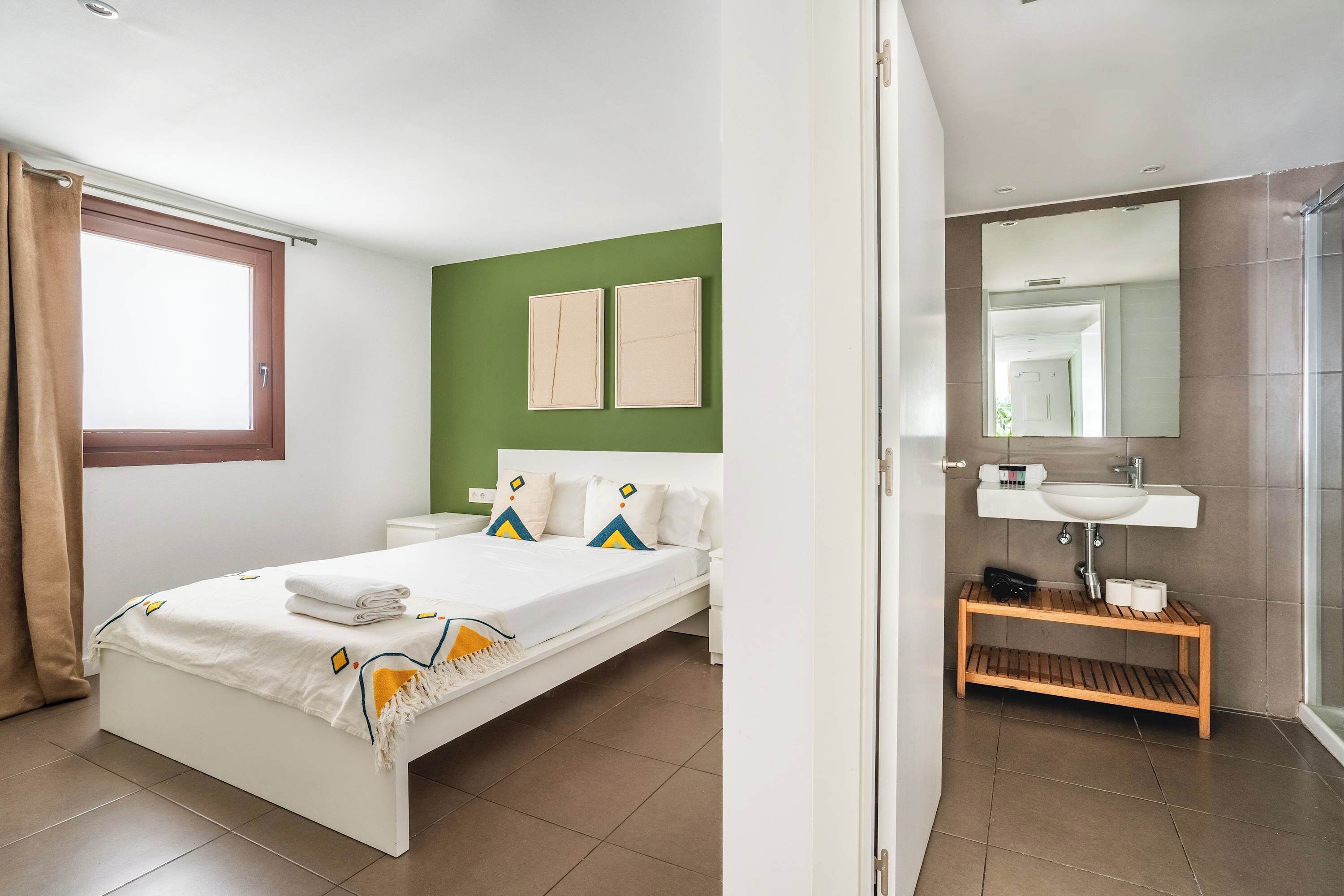 4 chambres, bureau, fer et planche à repasser, Wi-Fi