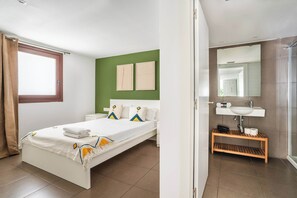 4 soveværelser, skrivebord, strygejern/strygebræt, Wi-Fi