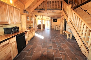 Interior - Smokey Mountain Dreamers (Gatlinburg)