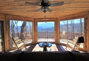 2 bedrooms, WiFi, bed sheets - Smokey Mountain Dreamers (Gatlinburg)