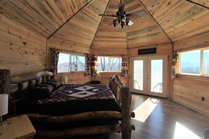 2 bedrooms, WiFi, bed sheets - Smokey Mountain Dreamers  (Gatlinburg)