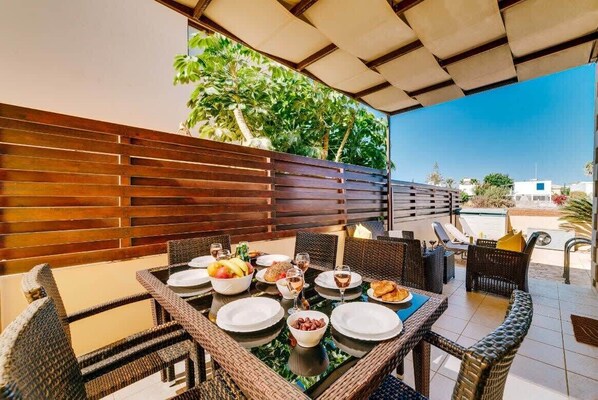 Outdoor dining - Villa Mara Summary:<br>E (Protaras)