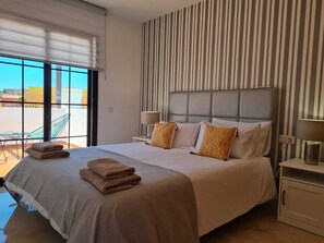 3 slaapkamers, een kluis op de kamer, een strijkplank/strijkijzer
