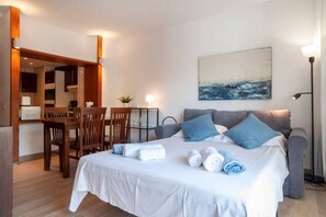 1 bedroom, iron/ironing board, travel cot, free WiFi - Golden Mile Apartment 150 m. to the beach (Marbella)
