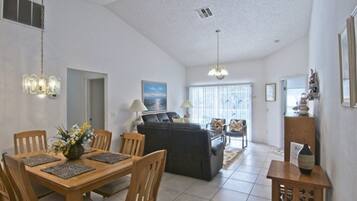 House, 3 Bedrooms | Dining