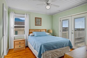 4 bedrooms, free WiFi, bed sheets - "Legasea" - 2nd Row Home w/ Private Pool, 4 Bedrooms / 3 Bathrooms (Holden Beach)