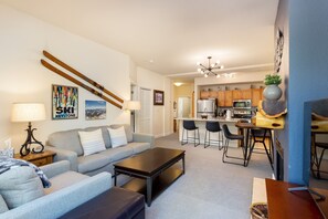 Condo, 2 Bedrooms | Interior