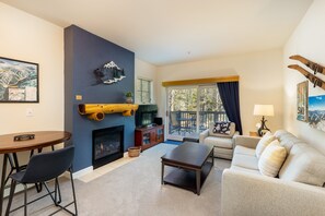 Condo, 2 Bedrooms | Living room