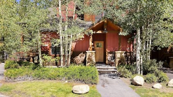 Condo, 2 Bedrooms | Exterior