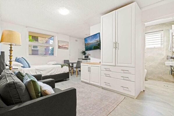 1 bedroom, iron/ironing board, WiFi, bed sheets - The Great Escape, Paddington apartment (Paddington)